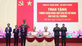Trao tặng tượng chân dung Chủ tịch Hồ Chí Minh cho 99 xã, phường tỉnh Bắc Ninh