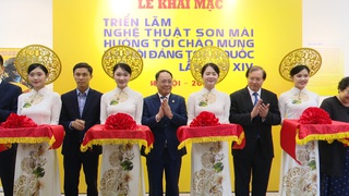 Triển lãm nghệ thuật sơn mài chào mừng Đại hội Đảng toàn quốc lần thứ XIV