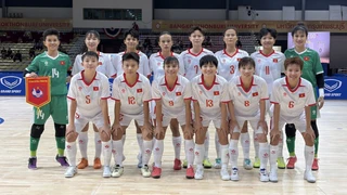 Futsal nữ Việt Nam toàn thắng vòng bảng, giành quyền vào bán kết SEA Games 33