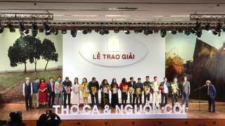 40 tác giả, trong đó có nhà thơ nước ngoài được vinh danh tại cuộc thi thơ làng Chùa 