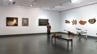 'Có gì bên kia ô cửa':  Không gian đối thoại về giới nữ và những vùng nội tâm