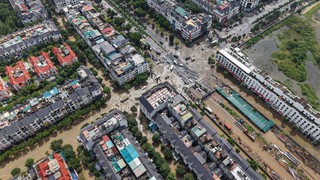 Thích ứng thiên tai "vượt quy luật" - Bài 3: Ngập úng đô thị: Hạ tầng "đuối sức"