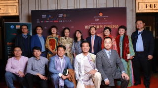 Dàn sao hội tụ trên thảm đỏ Tuần lễ Điện ảnh Việt Nam – Hành trình ánh sáng