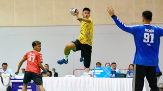 Đội tuyển bóng ném và bóng chày tham gia tranh tài: Bóng ném khởi đầu suôn sẻ