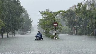 Thời tiết đêm 9/12: Huế và khu vực Duyên hải Nam Trung Bộ có mưa vừa, mưa to