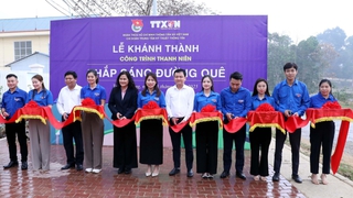 Đoàn thanh niên TTXVN "Thắp sáng đường quê" tại Tuyên Quang