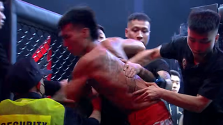 Cảnh tượng hỗn loạn sau trận đấu lịch sử 55 giây của MMA Việt Nam