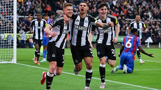 Newcastle thắng đậm Crystal Palace bằng 'bàn tay nhỏ' để vào top 3 Ngoại hạng Anh