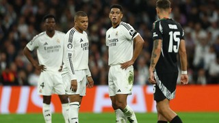 Real Madrid bị truất ngôi, Arsenal tìm đường đến chức vô địch