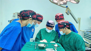 Bác sĩ Huân nói gì "về phương pháp làm đẹp căng da mặt tầng giữa"
