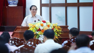Thủ tướng tiếp xúc cử tri doanh nhân, đại diện doanh nghiệp thành phố Cần Thơ