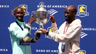 Vô địch Boston Marathon, John Korir cùng anh trai đi vào lịch sử giải đấu