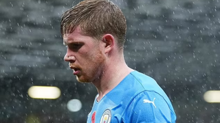 Bị Man City ruồng bỏ, De Bruyne vẫn là 'hàng nóng' trên thị trường chuyển nhượng