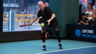 Huyền thoại quần vợt Agassi lần đầu tiên thi đấu pickleball chuyên nghiệp