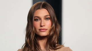 Hailey Bieber: Người mẹ, doanh nhân và chiến binh trước u nang
