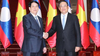 Chủ tịch nước Lương Cường hội kiến Thủ tướng Lào Sonexay Siphandone