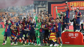 Barcelona vô địch Cúp nhà Vua Tây Ban Nha: Khi trái bóng mang hai màu xanh đỏ