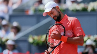 Novak Djokovic bị loại ngay trận đầu Madrid Masters 2025: Giải nghệ thôi, Nole!