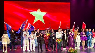 Cuộc hội ngộ đầy cảm xúc của Hồng Nhung và Việt Anh tại Auckland 