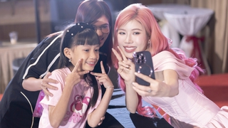 Nhiều khán giả nhí tham gia fansign của Trang Pháp