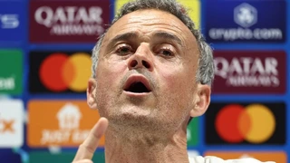Enrique bức xúc trước đại chiến với Arsenal, ám chỉ truyền thông chỉ biết 'nói xấu' PSG