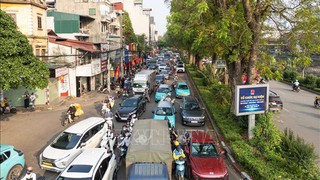 Ùn tắc kéo dài trên nhiều tuyến đường trước kỳ nghỉ lễ 30/4-1/5