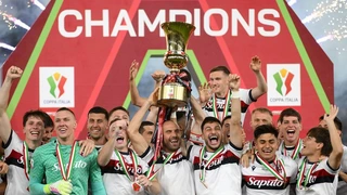Hạ Milan ở Cúp Ý, Bologna giành danh hiệu đầu tiên sau 51 năm