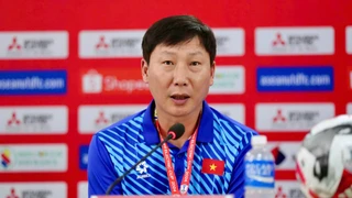 Báo Hàn lo HLV Kim Sang Sik 'lộ bài' khi gặp MU, sợ cầu thủ Việt Nam tốn thể lực trước trận gặp Malaysia 