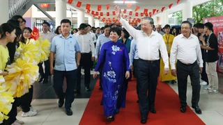 Tổng Bí thư Tô Lâm: Thúc đẩy chuyển đổi số trong trường học, không để học sinh nào bị bỏ lại phía sau