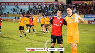 Thủ môn Văn Lâm: 'Tự hào khi cùng Ninh Bình vô địch giải hạng Nhất'