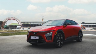 VinFast VF 7 có gì mà cả người dùng và chuyên gia ô tô đều khen nức nở?
