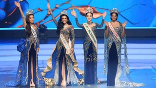 Hoa hậu Thanh Thuỷ xuất hiện ấn tượng tại chung kết Puteri Indonesia