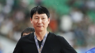 Tiền vệ từng thử việc ở CLB Anh gia nhập đội bóng của HLV Kim Sang Sik