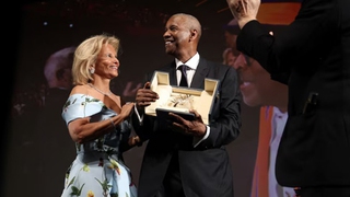 Denzel Washington bất ngờ được vinh danh Cành cọ Vàng danh dự tại Cannes 2025