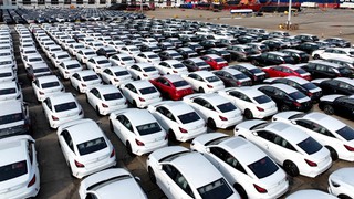 Doanh số giảm, hàng loạt ô tô giảm giá mạnh