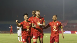 Sao trẻ Việt kiều lại rực sáng trong màn so tài với 'Quả bóng vàng' Việt Nam