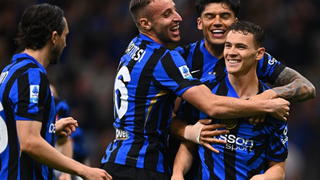 Napoli và Inter cùng chiến thắng, Serie A kịch tính những vòng cuối