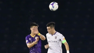 Tiến Linh khiến HLV Kim Sang Sik lo lắng