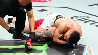 Võ sĩ Việt Nam khiến đối thủ bất tỉnh, giành chiến thắng đầu tiên tại UFC
