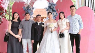 Phụ công bóng chuyền số 1 Việt Nam cùng bạn trai dự đám cưới trước khi hội quân với đội tuyển