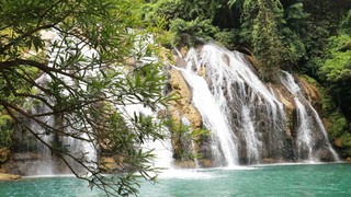 Vẻ đẹp hoang sơ và hùng vĩ của thác Tà Puồng, Quảng Trị