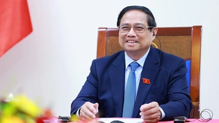 Thủ tướng Phạm Minh Chính điện đàm với Thủ tướng Singapore Lawrence Wong