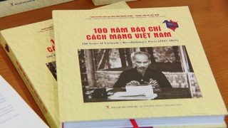 Nhiều tư liệu quý hiếm trong sách ảnh '100 năm báo chí cách mạng Việt Nam'