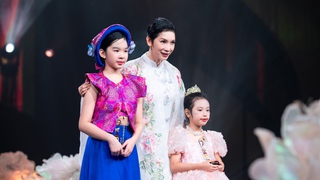 Siêu mẫu Xuân Lan nhận giải thưởng "Người truyền lửa" tại Vietnam Beauty Fashion Awards 2025
