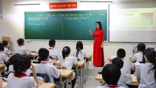 Lương của nhà giáo được xếp cao nhất trong hệ thống thang bậc lương hành chính sự nghiệp