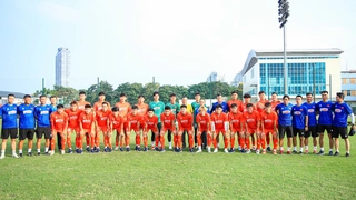 Tuyển thủ U22 Việt Nam than trời vì thời tiết nắng nóng