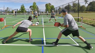 Câu nói gây tranh cãi cộng đồng mạng: 'Lương dưới 10 triệu đồng đừng nên chơi pickleball'