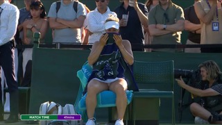 Tay vợt nữ khóc nức nở ngay trên sân vì thua với tỷ số khó tin ở Wimbledon 2025