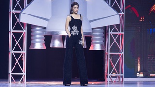 Huỳnh Tiên gây chú ý khi cân cả hát lẫn catwalk ở Miss Cosmo 2025