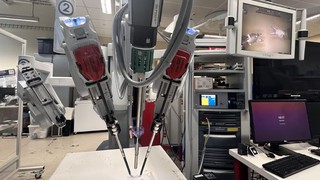 Robot ứng dụng AI trong phẫu thuật, mở đường cho y khoa tự động